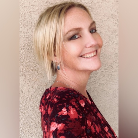 Meet your Posher, Holly - Picture 1 of 1